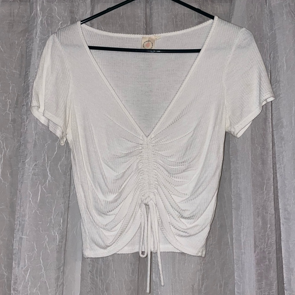 White, stretchy, singed crop top